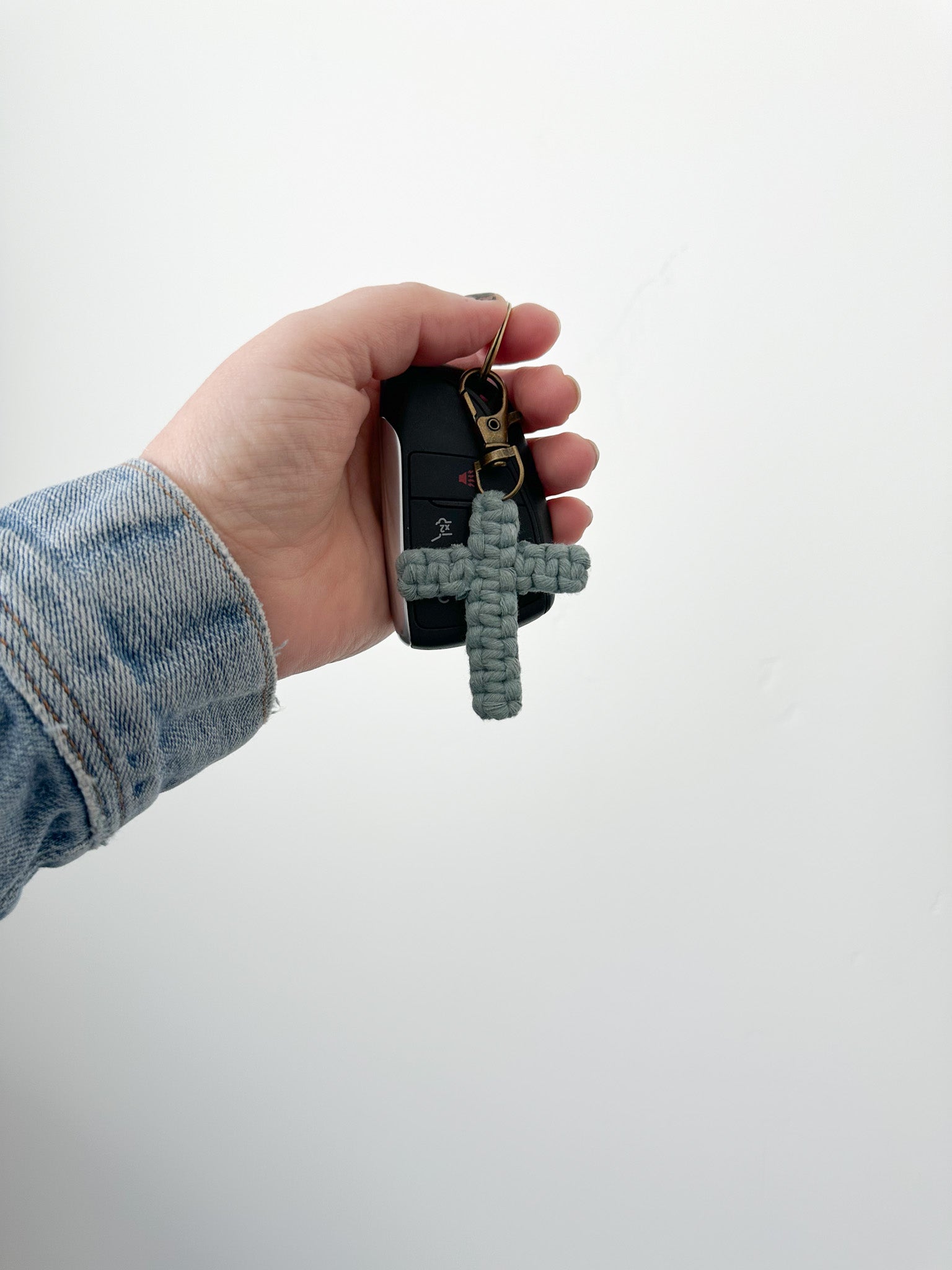 Macrame Cross Keychain - Laurel